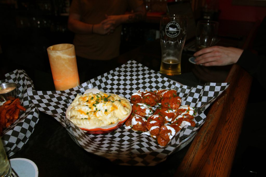 mugshot tavern - chicken wings